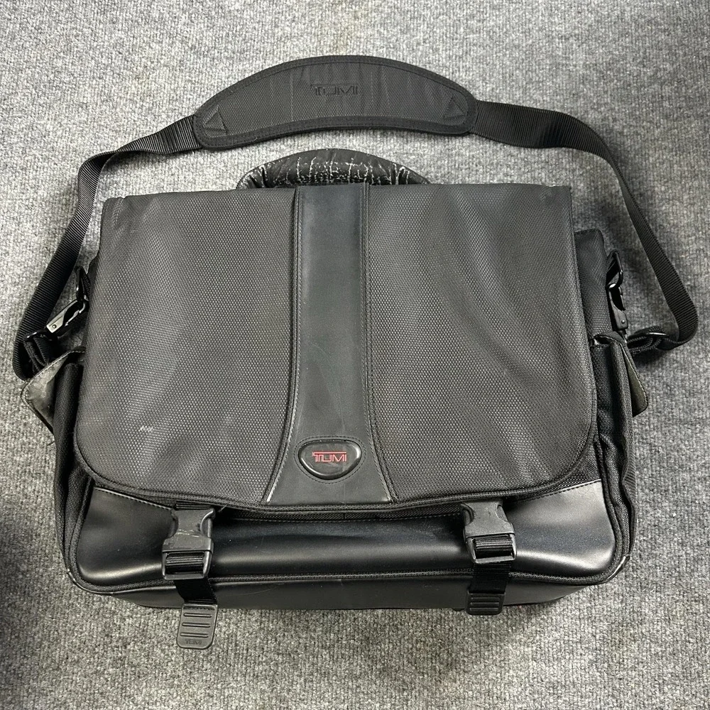 Tumi Black 16
